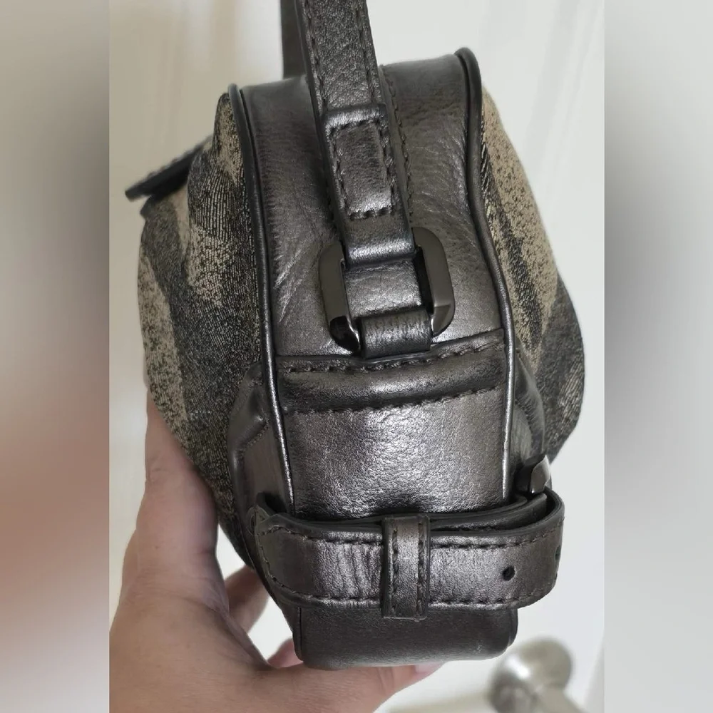 HP🎉Burberry Gray Metallic Shimmer Check Camera Crossbody Bag